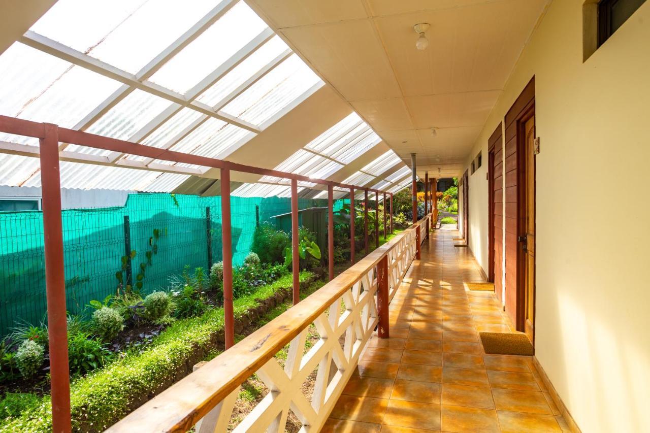 Hostal Uruhao Hanga Roa Exterior foto